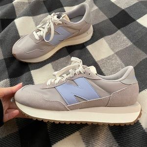 New Balance 237 Sneaker womens size 7.5 blue/purple light gray